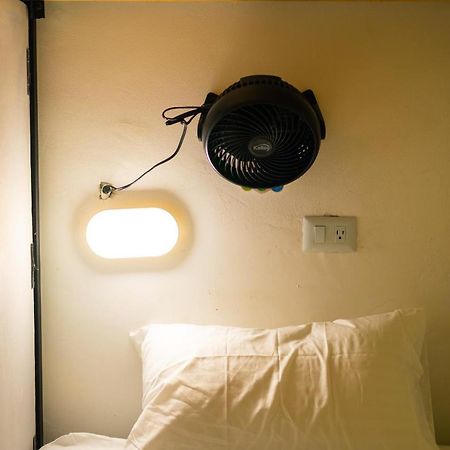 Baku Laureles Hostel Medellín Eksteriør bilde