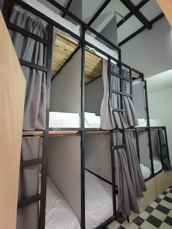 Baku Laureles Hostel Medellín Eksteriør bilde