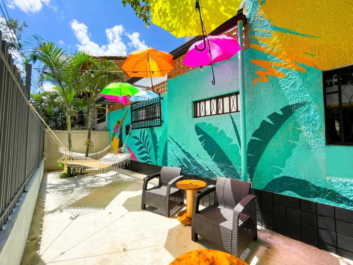 Baku Laureles Hostel Medellín Eksteriør bilde