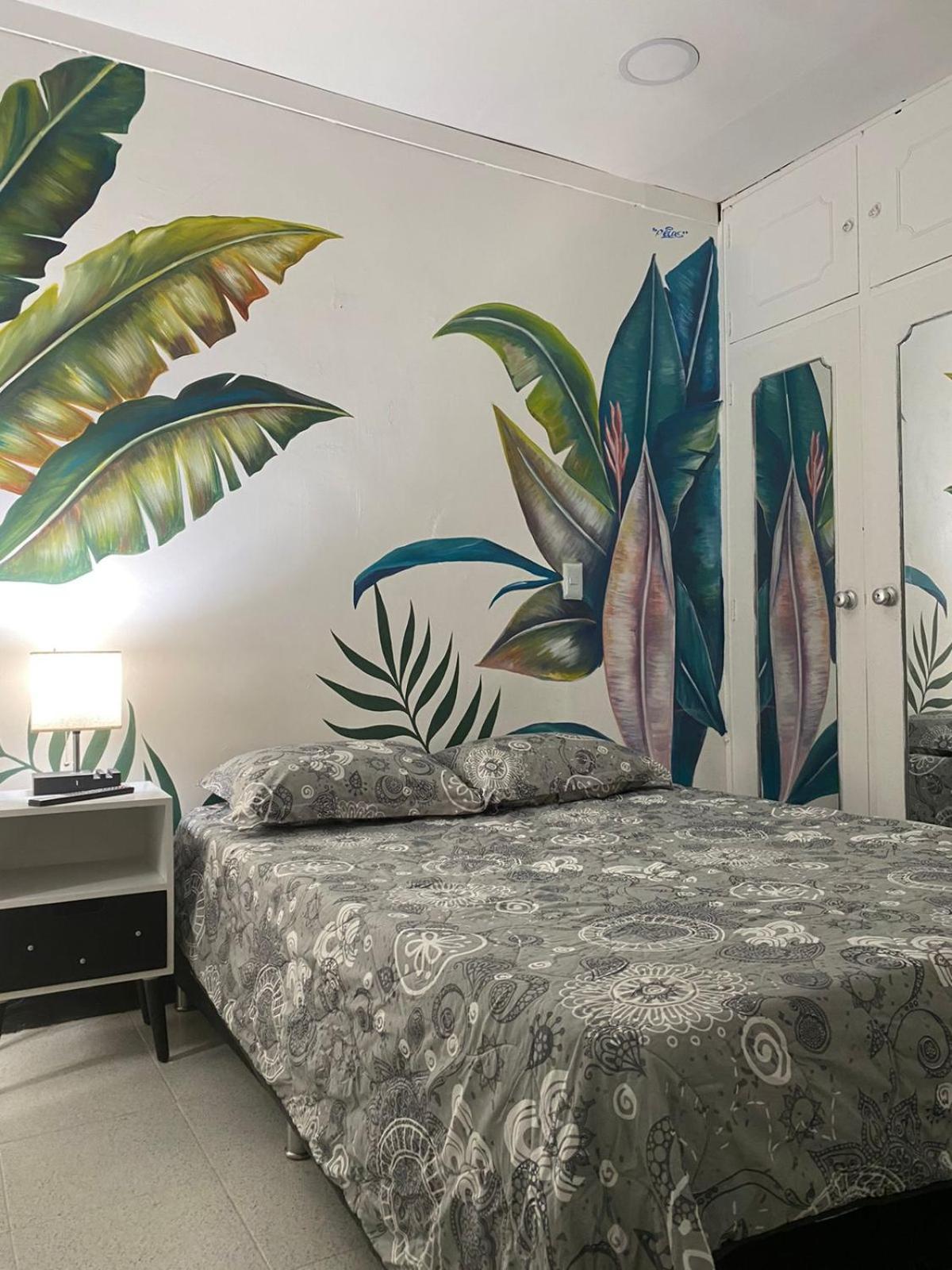 Baku Laureles Hostel Medellín Eksteriør bilde